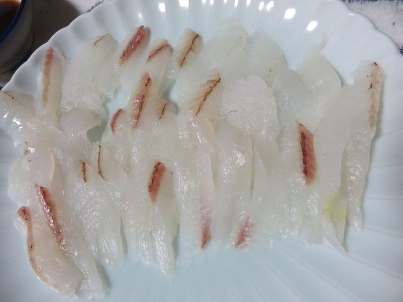 鴨川の藤徳商店で１パック3円のやがら刺身を購入した 細身だったが味的には遜色なし 房総半島の鮮魚店で こんな魚を買ってみた